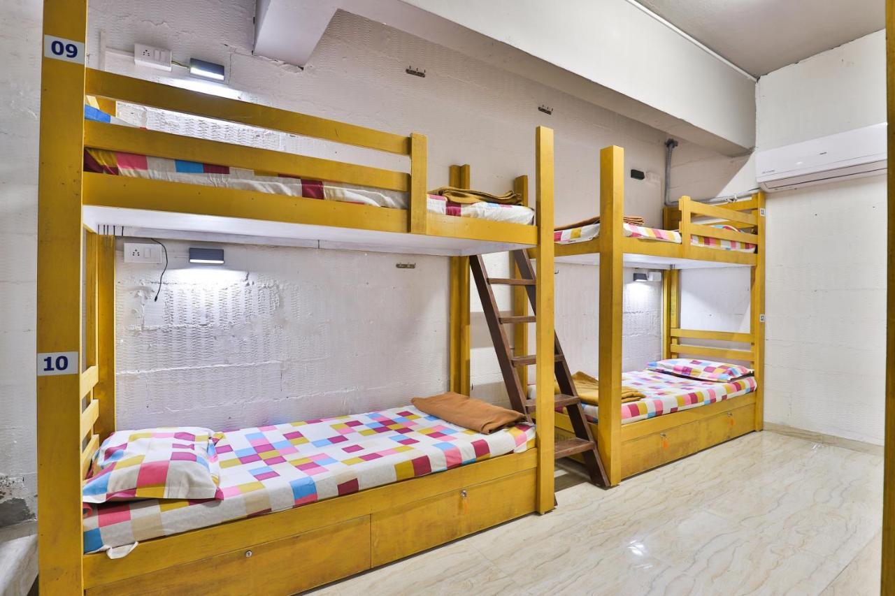 Oscar Dormitory Ahmedabad Bagian luar foto