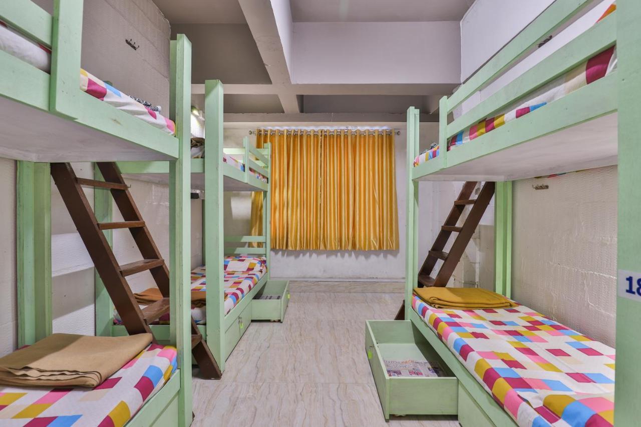 Oscar Dormitory Ahmedabad Bagian luar foto