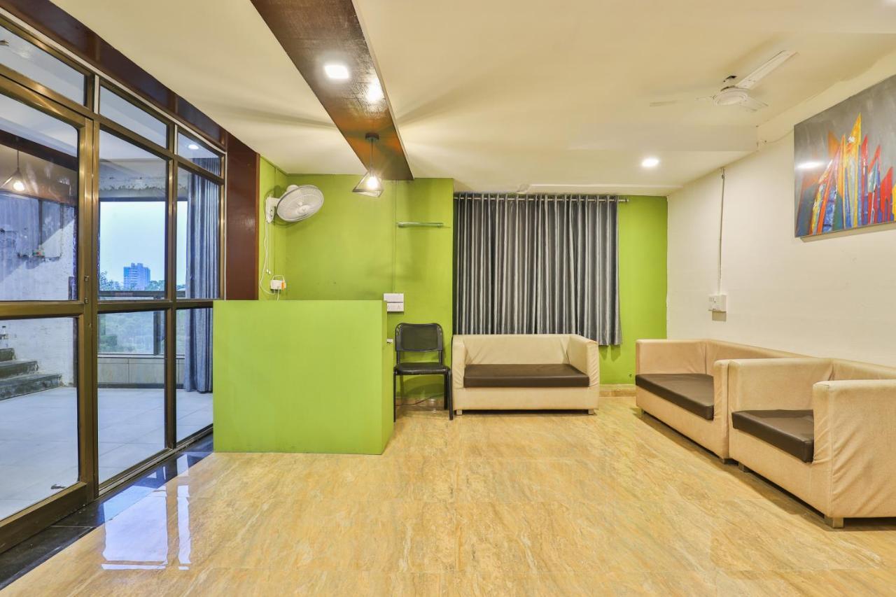 Oscar Dormitory Ahmedabad Bagian luar foto