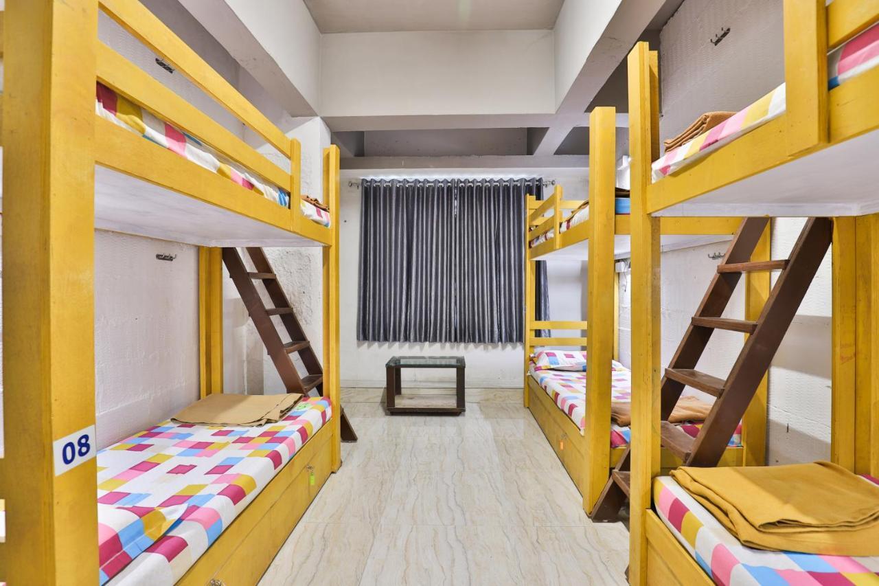 Oscar Dormitory Ahmedabad Bagian luar foto