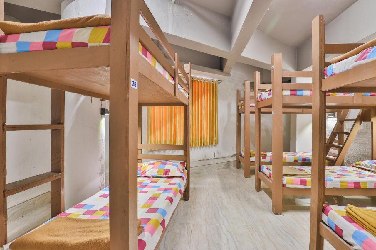 Oscar Dormitory Ahmedabad Bagian luar foto